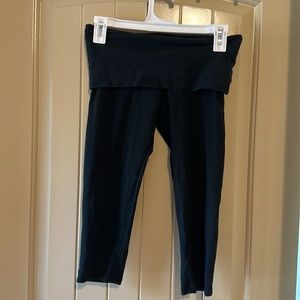 Basic black capri leggings